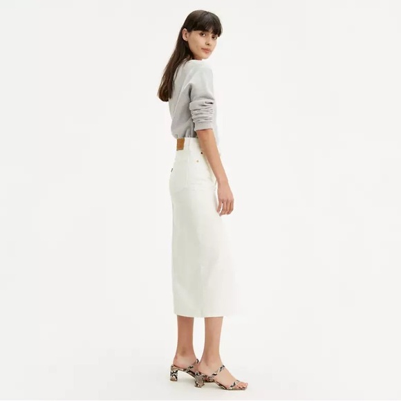 Levi’s button-front white denim skirt in 27 - Picture 2 of 10